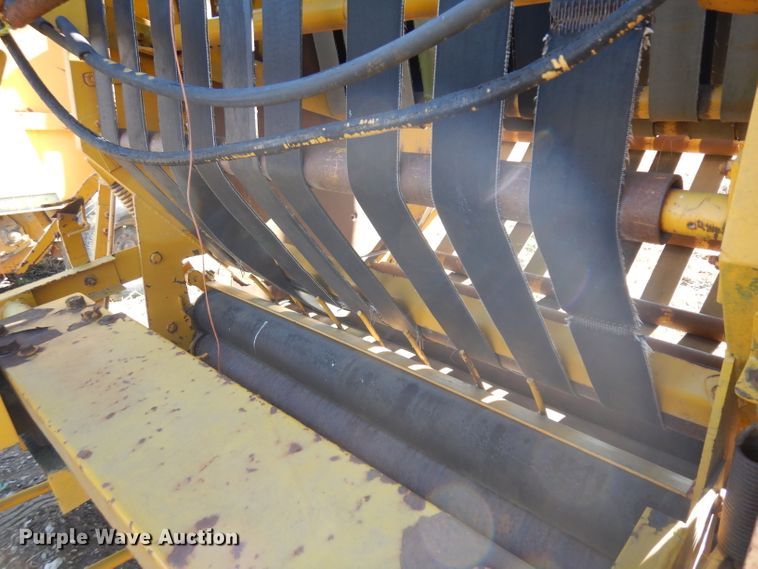 image for item EY9054 Vermeer 605C  round baler