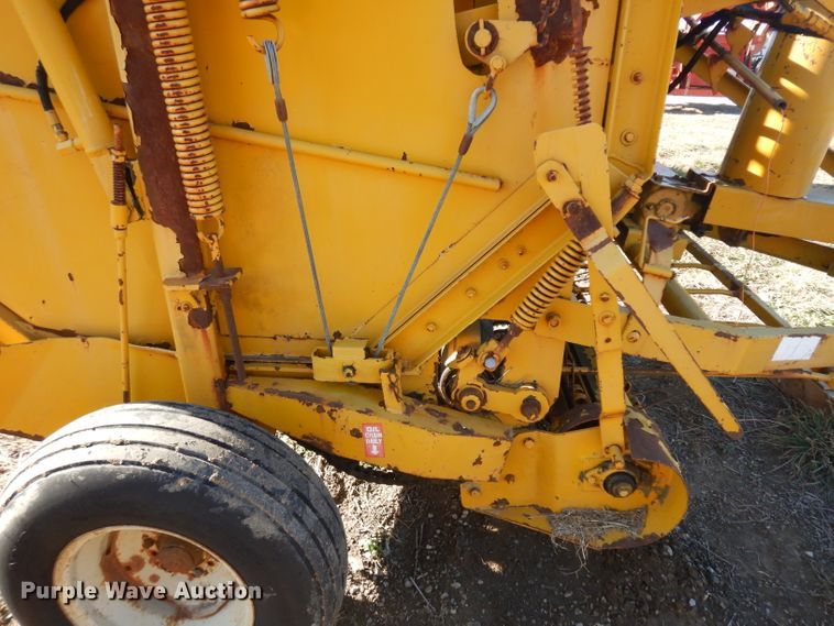 image for item EY9054 Vermeer 605C  round baler