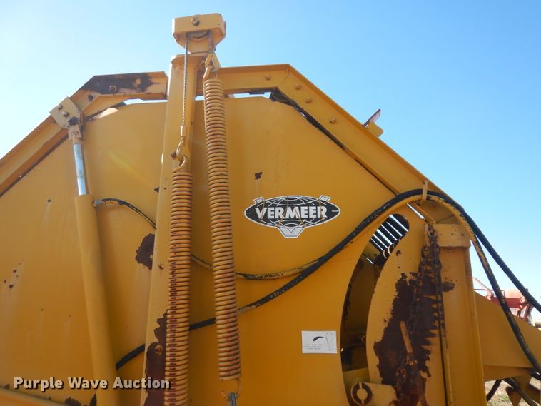 image for item EY9054 Vermeer 605C  round baler