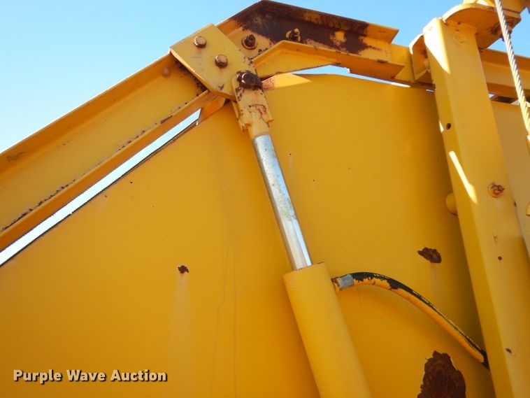 image for item EY9054 Vermeer 605C  round baler