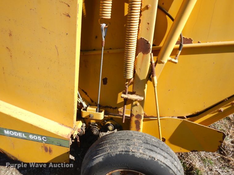 image for item EY9054 Vermeer 605C  round baler
