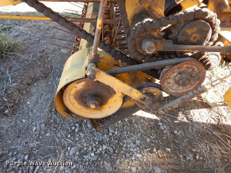 image for item EY9054 Vermeer 605C  round baler