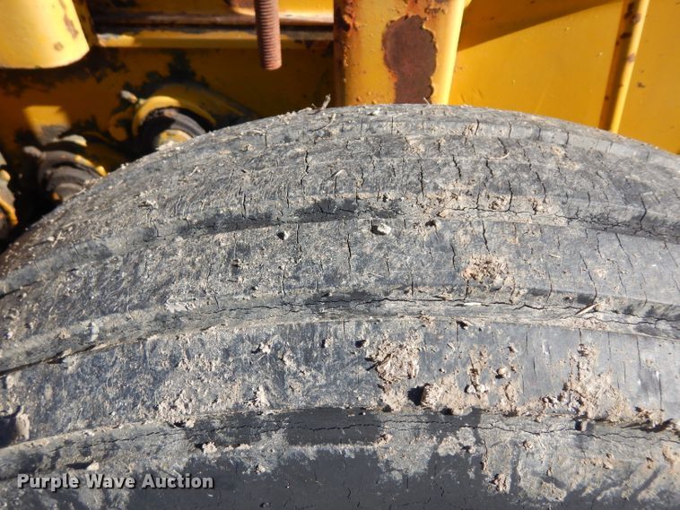 image for item EY9054 Vermeer 605C  round baler