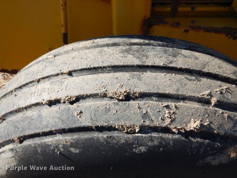 image for item EY9054 Vermeer 605C  round baler