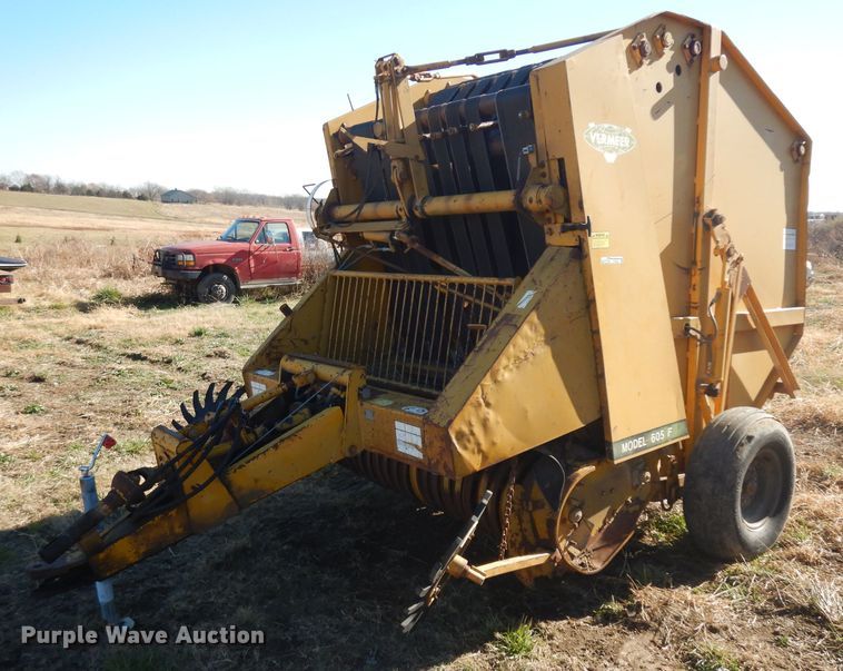 image for item EY9055 1980 Vermeer 605F  round baler