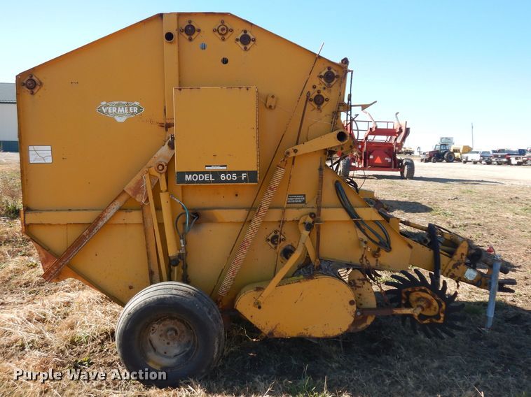 image for item EY9055 1980 Vermeer 605F  round baler
