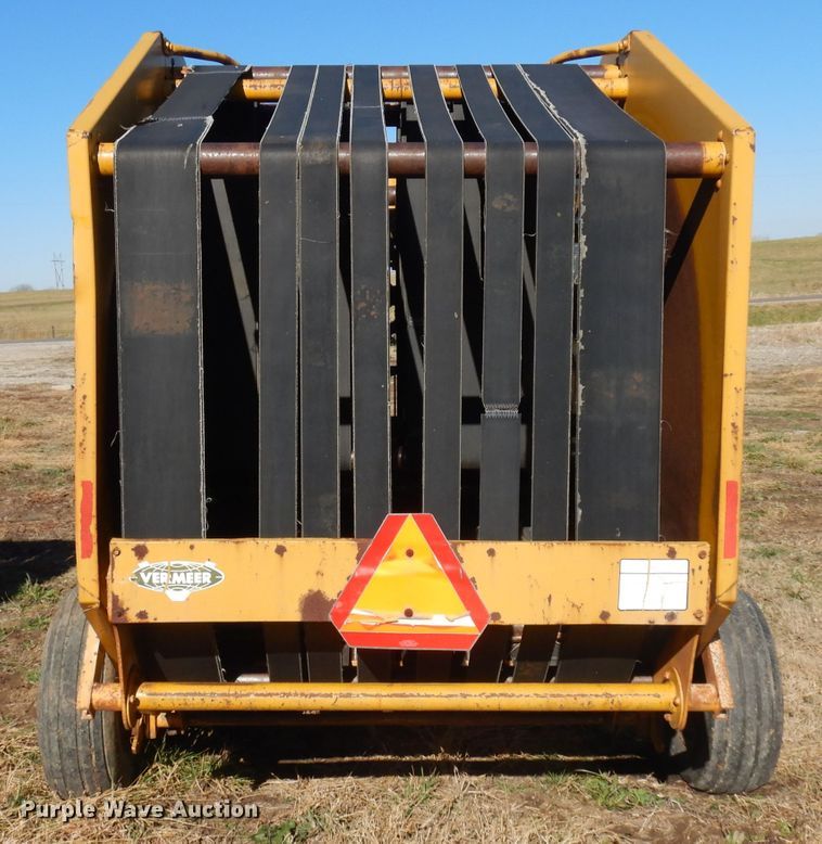 image for item EY9055 1980 Vermeer 605F  round baler