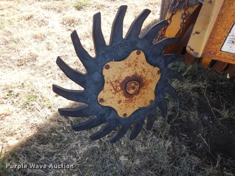 image for item EY9055 1980 Vermeer 605F  round baler