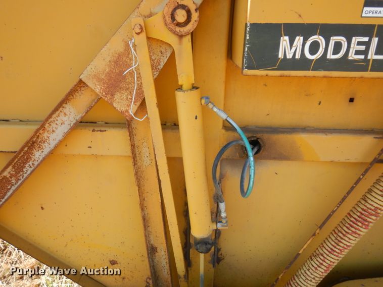 image for item EY9055 1980 Vermeer 605F  round baler