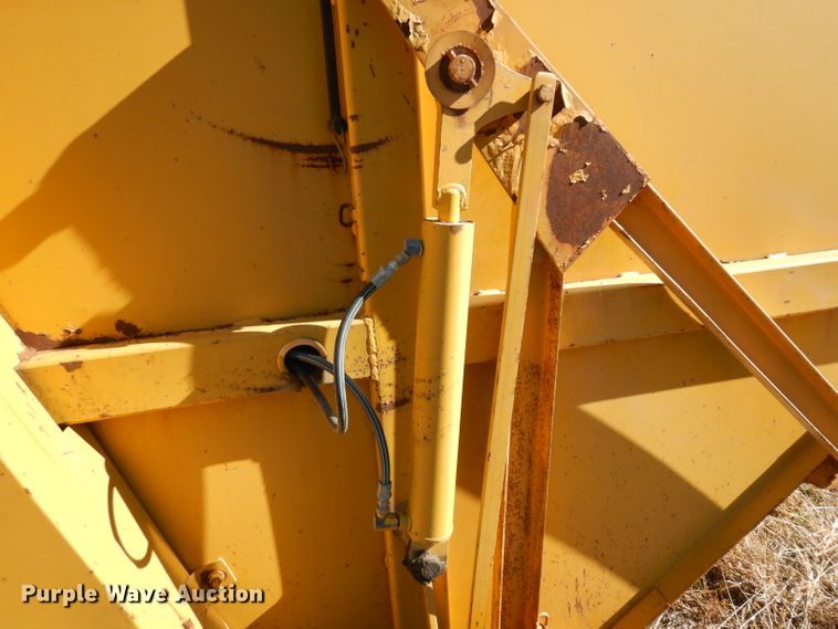 image for item EY9055 1980 Vermeer 605F  round baler