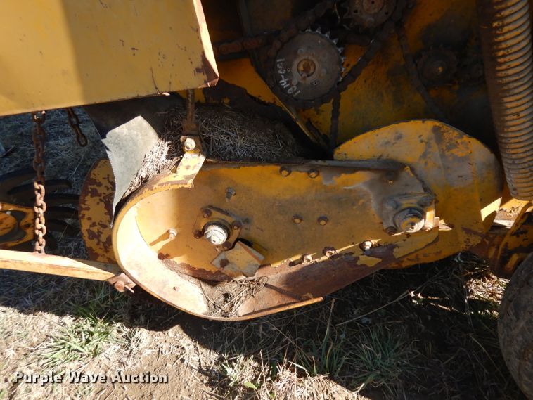 image for item EY9055 1980 Vermeer 605F  round baler