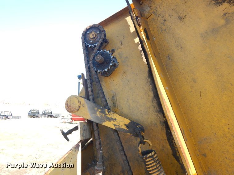 image for item EY9055 1980 Vermeer 605F  round baler