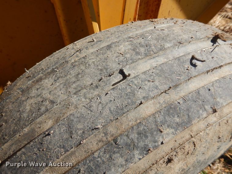 image for item EY9055 1980 Vermeer 605F  round baler