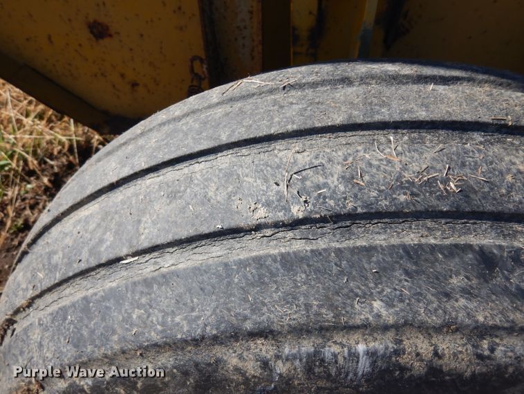 image for item EY9055 1980 Vermeer 605F  round baler