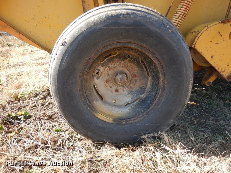 image for item EY9055 1980 Vermeer 605F  round baler