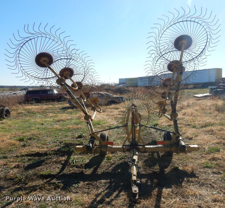 image for item EY9056 Vermeer WR22 hay rake