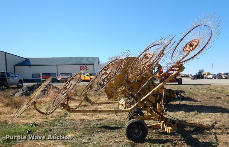 image for item EY9056 Vermeer WR22 hay rake