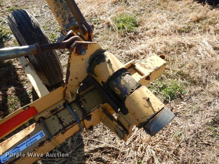 image for item EY9056 Vermeer WR22 hay rake