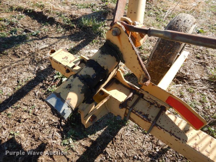 image for item EY9056 Vermeer WR22 hay rake