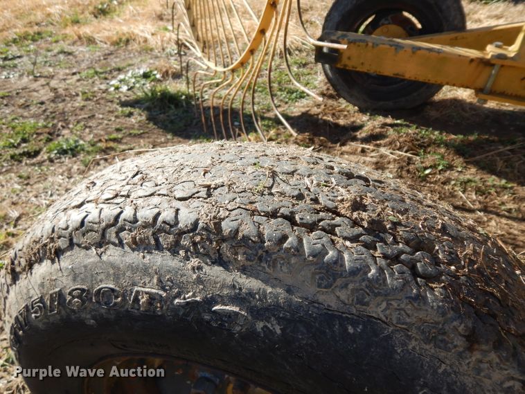 image for item EY9056 Vermeer WR22 hay rake