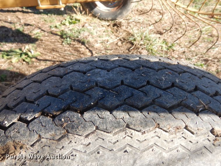 image for item EY9056 Vermeer WR22 hay rake