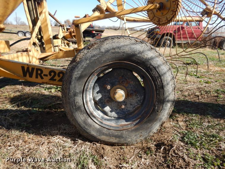 image for item EY9056 Vermeer WR22 hay rake