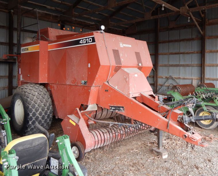 image for item FG9633 2004 AGCO 4910  large square baler