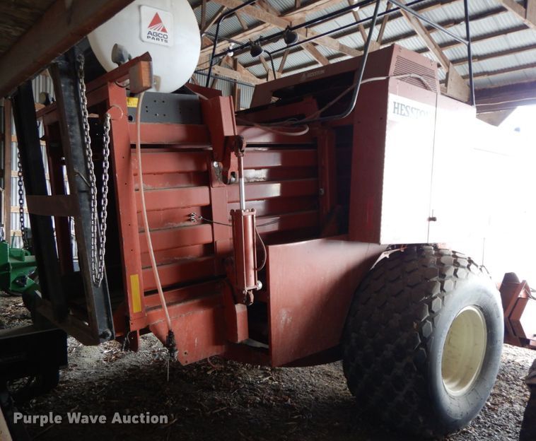 image for item FG9633 2004 AGCO 4910  large square baler