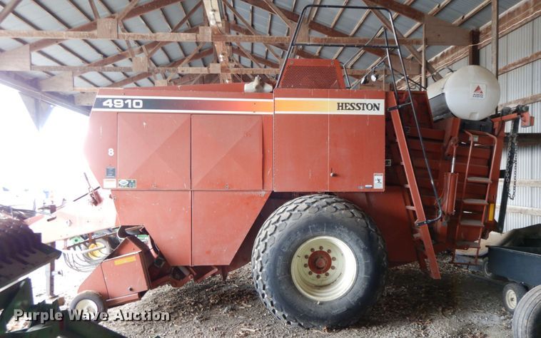 image for item FG9633 2004 AGCO 4910  large square baler