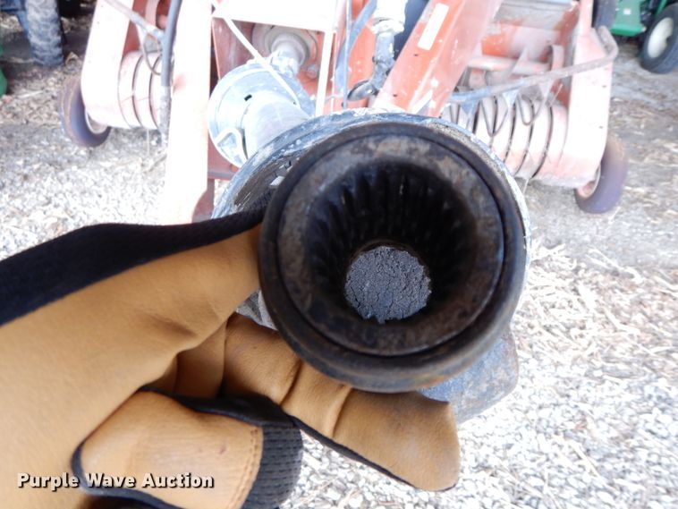 image for item FG9633 2004 AGCO 4910  large square baler