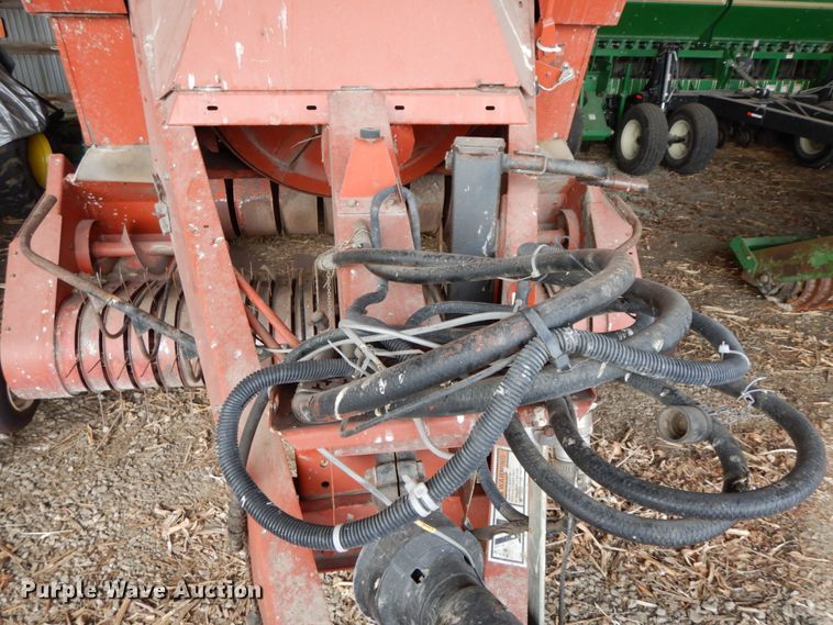 image for item FG9633 2004 AGCO 4910  large square baler