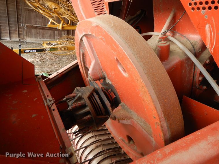 image for item FG9633 2004 AGCO 4910  large square baler