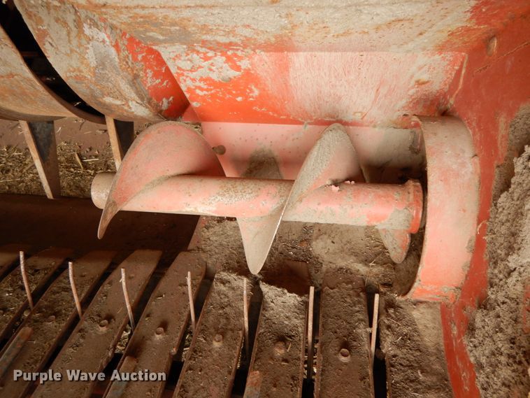 image for item FG9633 2004 AGCO 4910  large square baler