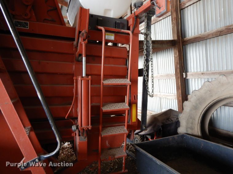 image for item FG9633 2004 AGCO 4910  large square baler