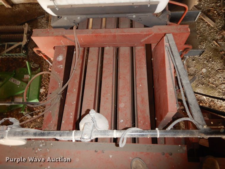 image for item FG9633 2004 AGCO 4910  large square baler