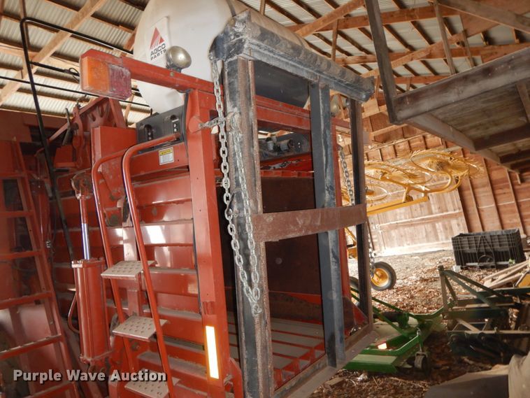 image for item FG9633 2004 AGCO 4910  large square baler