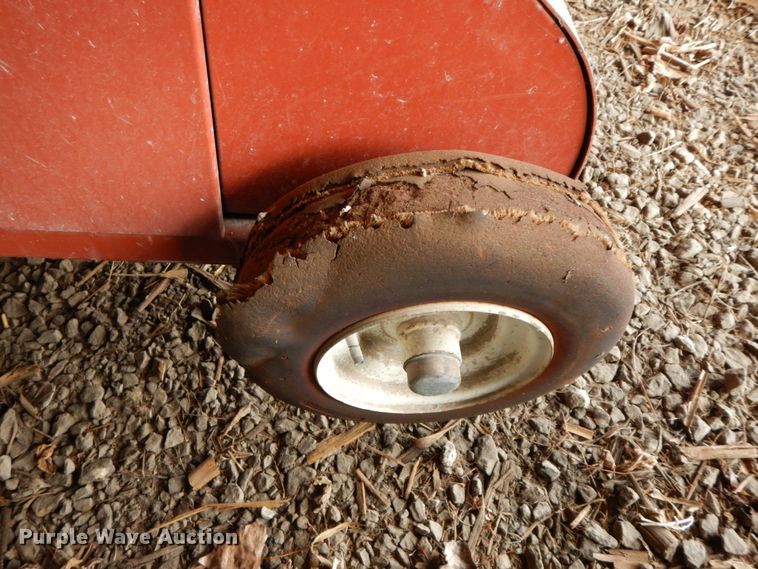 image for item FG9633 2004 AGCO 4910  large square baler