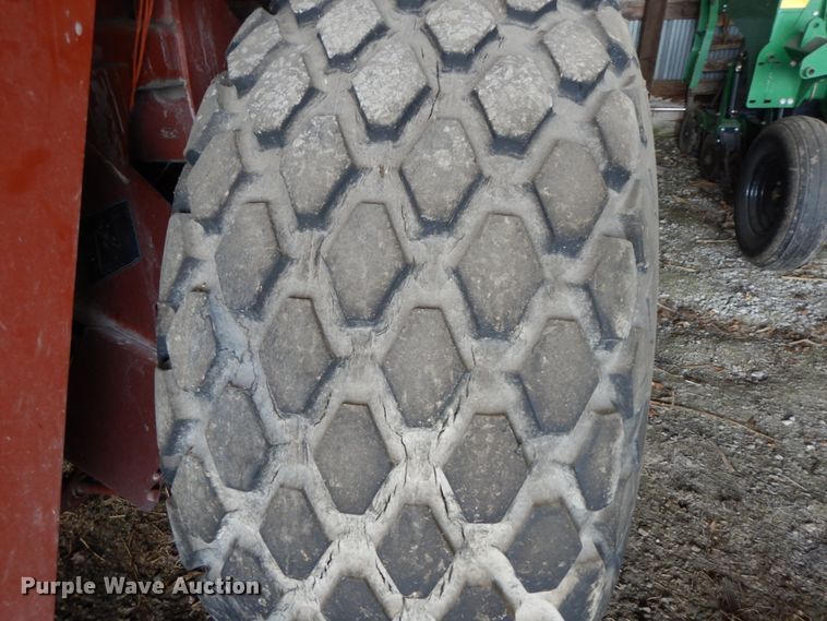 image for item FG9633 2004 AGCO 4910  large square baler