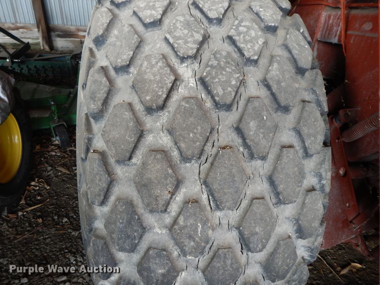 image for item FG9633 2004 AGCO 4910  large square baler