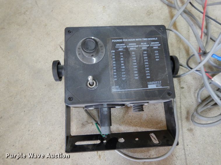 image for item FG9633 2004 AGCO 4910  large square baler