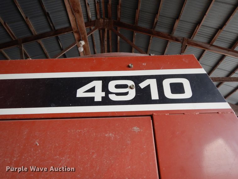 image for item FG9633 2004 AGCO 4910  large square baler