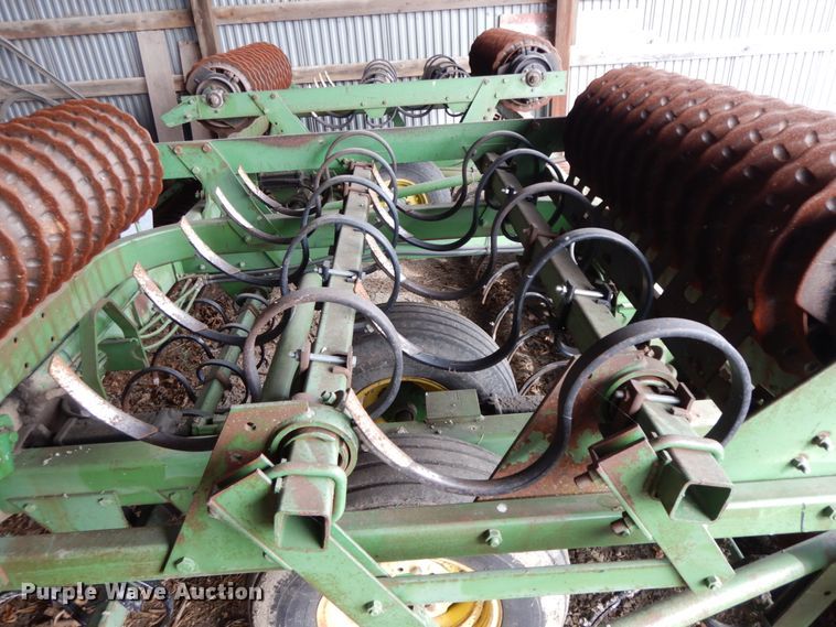 image for item FG9634 John Deere 970 cultipacker