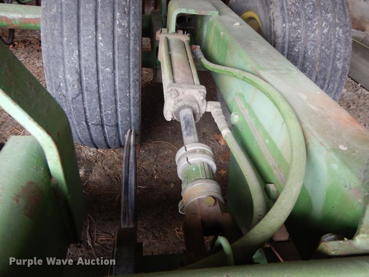 image for item FG9634 John Deere 970 cultipacker