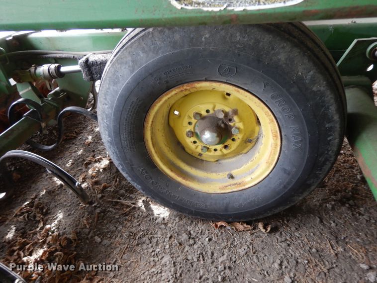 image for item FG9634 John Deere 970 cultipacker