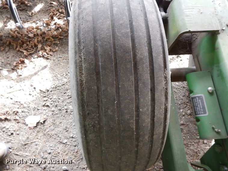 image for item FG9634 John Deere 970 cultipacker