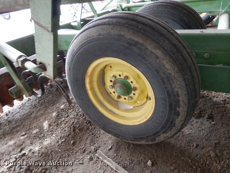 image for item FG9634 John Deere 970 cultipacker