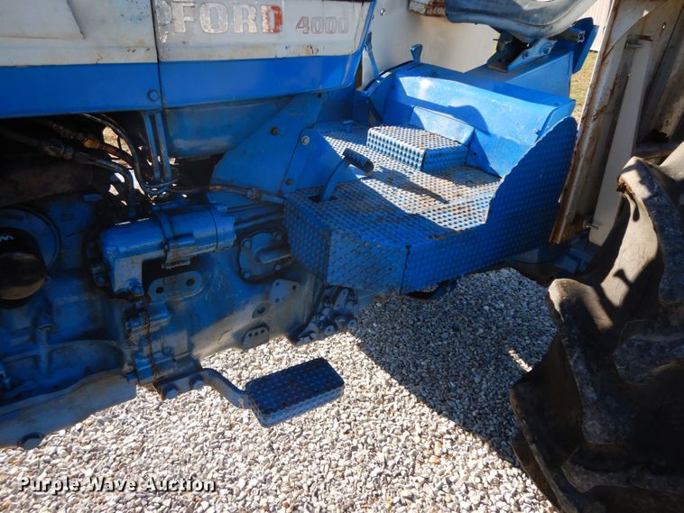 image for item FG9692 Ford 4000  tractor