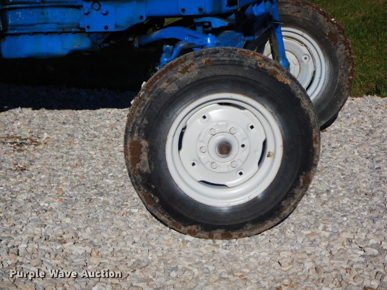 image for item FG9692 Ford 4000  tractor