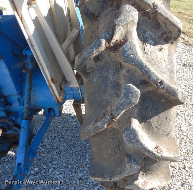 image for item FG9692 Ford 4000  tractor