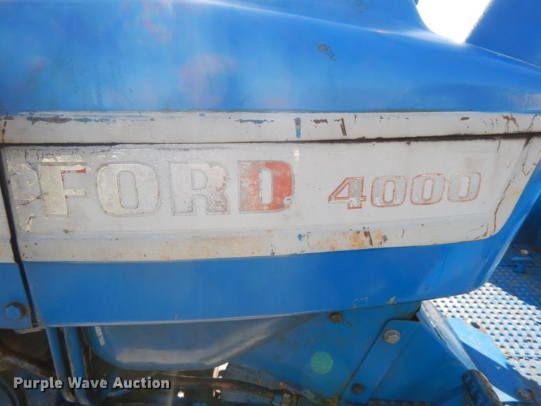 image for item FG9692 Ford 4000  tractor